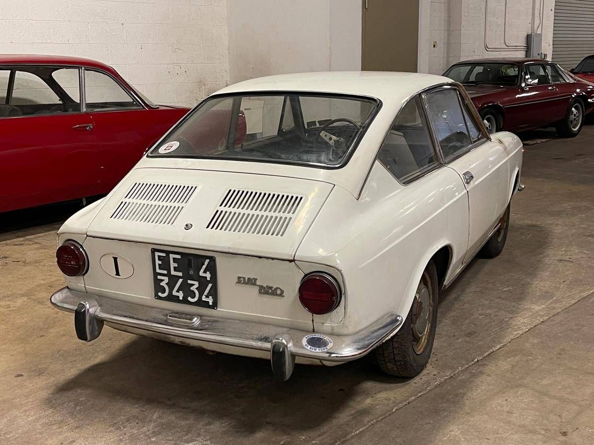 フィアット　850 メーベトーイズ 1967 Fiat 850 Coupe- Solid Undercarriage! - Hemmings.com