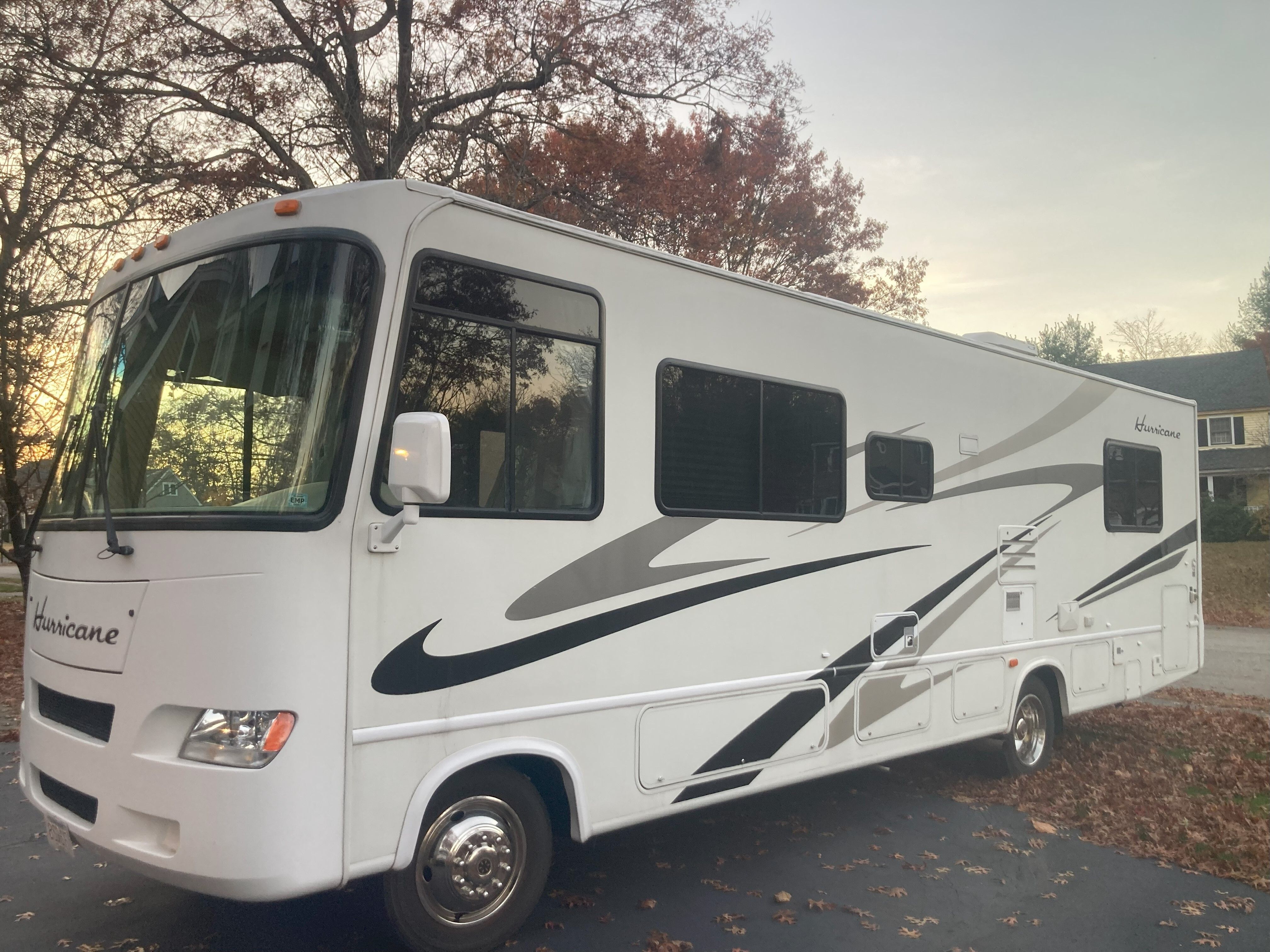 Sold - 2006 Thor Four Winds Hurricane 30Q Class A Motorhome - Hemmings.com