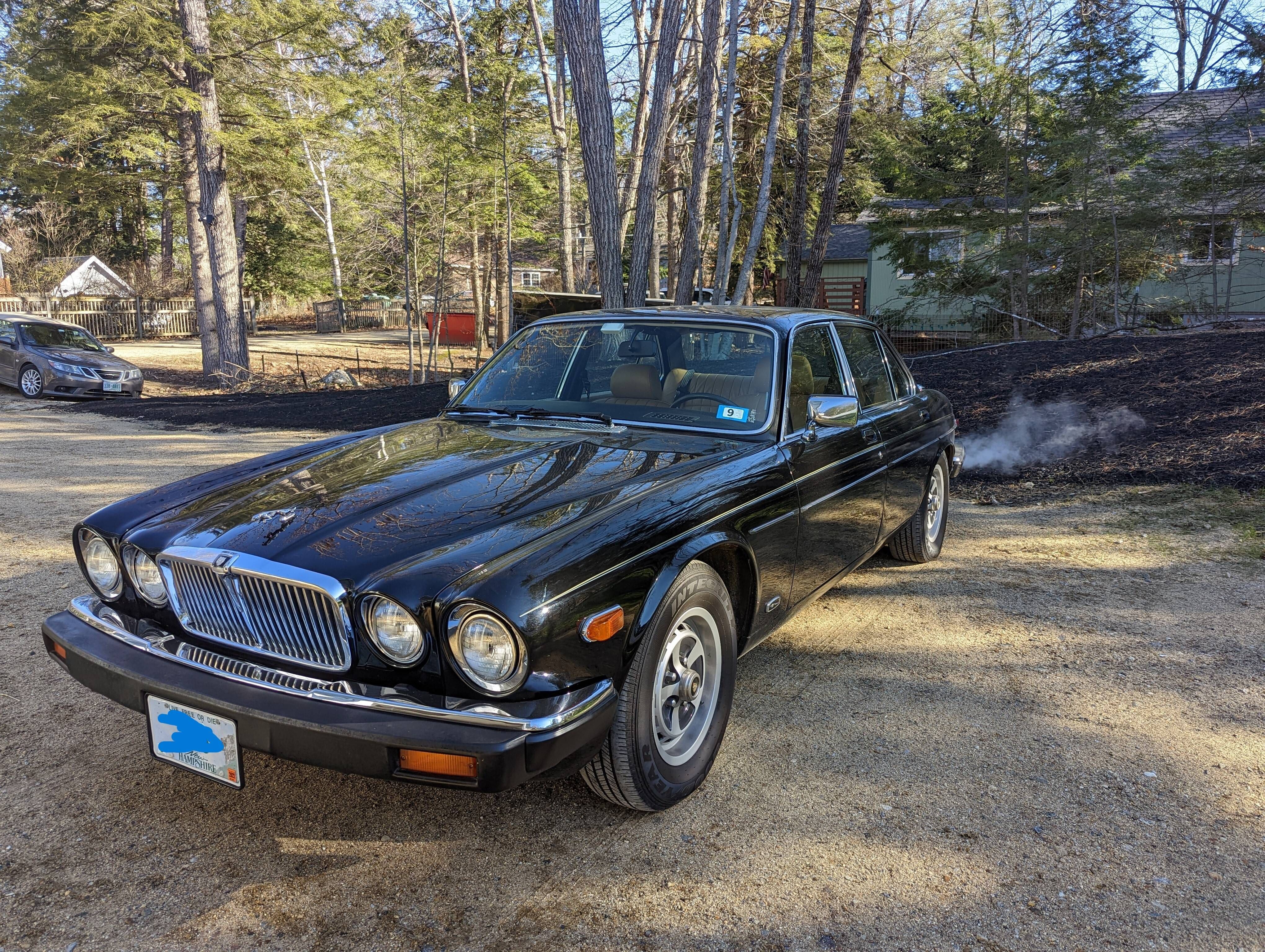 1983 Jaguar Xj6 Curb Weight Wallpaper For Iphone
