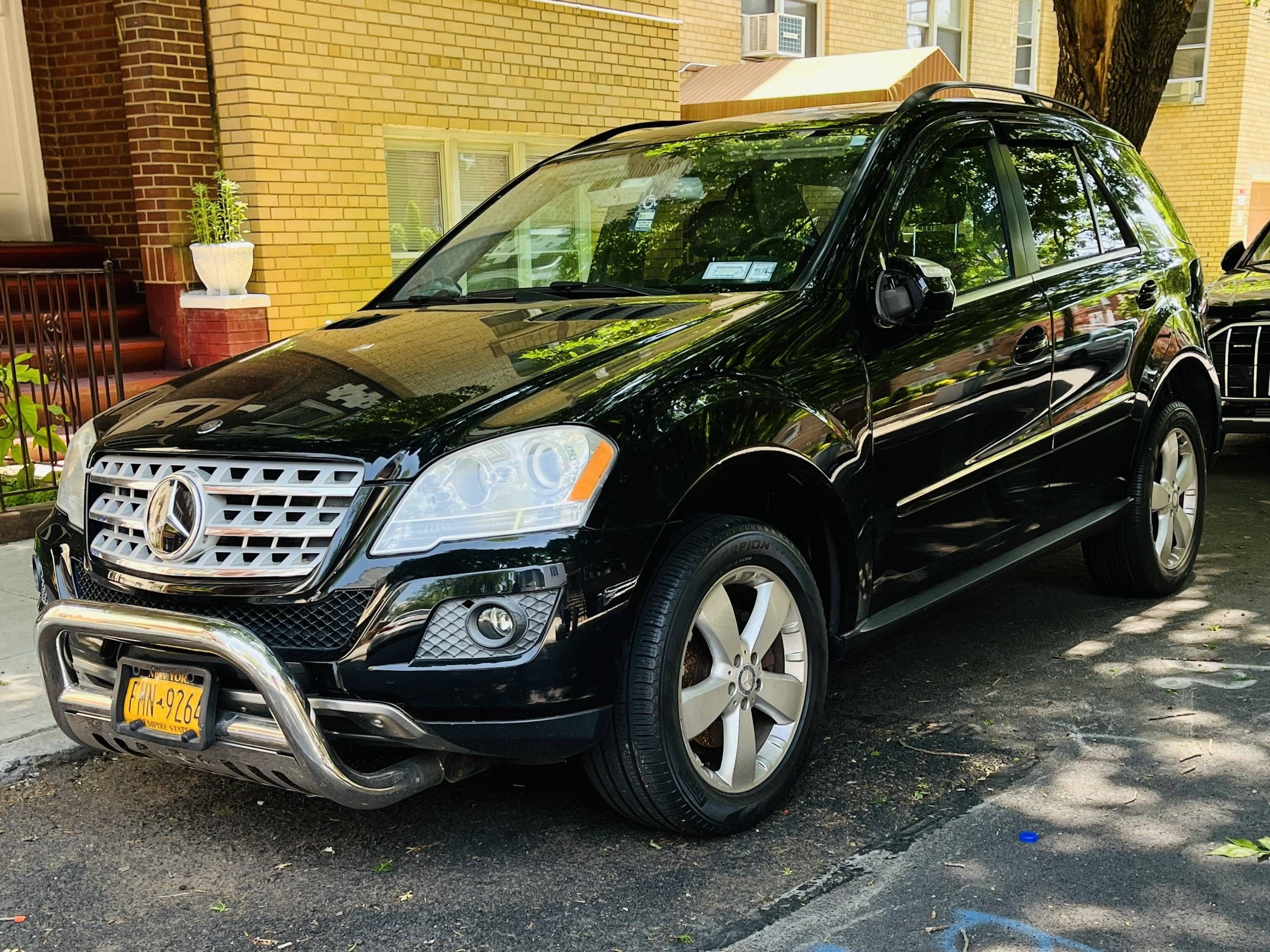 2010 Mercedes-Benz ML350 Garage Kept & Meticulously Maintained