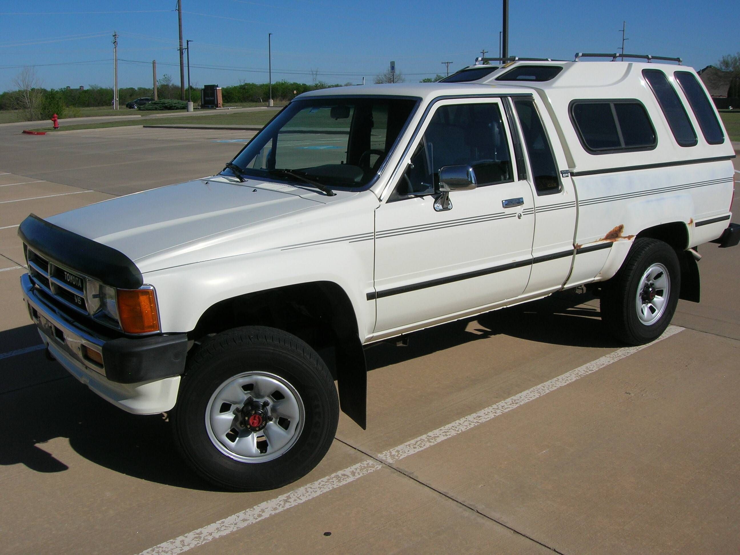 ライス88 Fully Documented 1988 Toyota Pickup – Original-Owner Father-Son