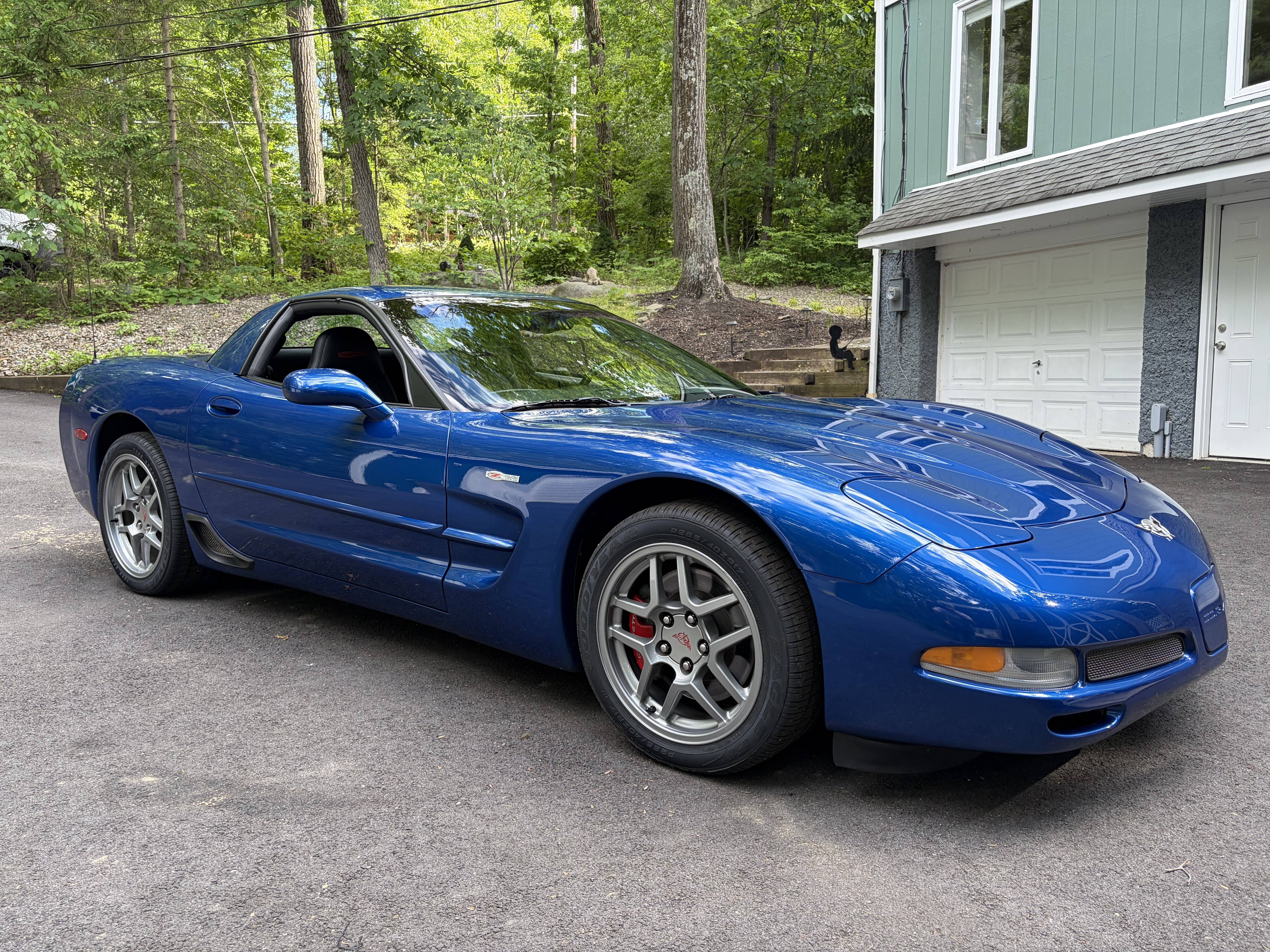 BLUE ENCOUET SIGNALS 廃盤 Sold - Low-Mile Electron Blue 2003 Chevrolet Corvette Z06