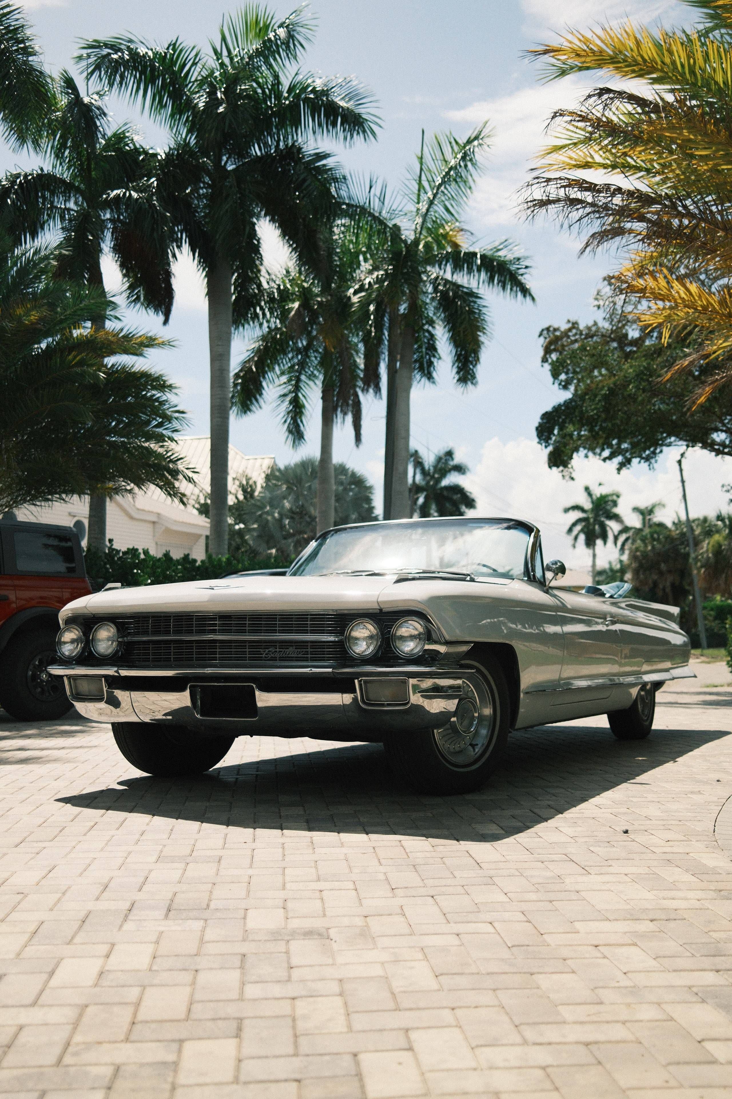 チャクラデルフィン 4枚 1962 Cadillac Series 62 Convertible Iconic Tailfin Styling | Hemmings