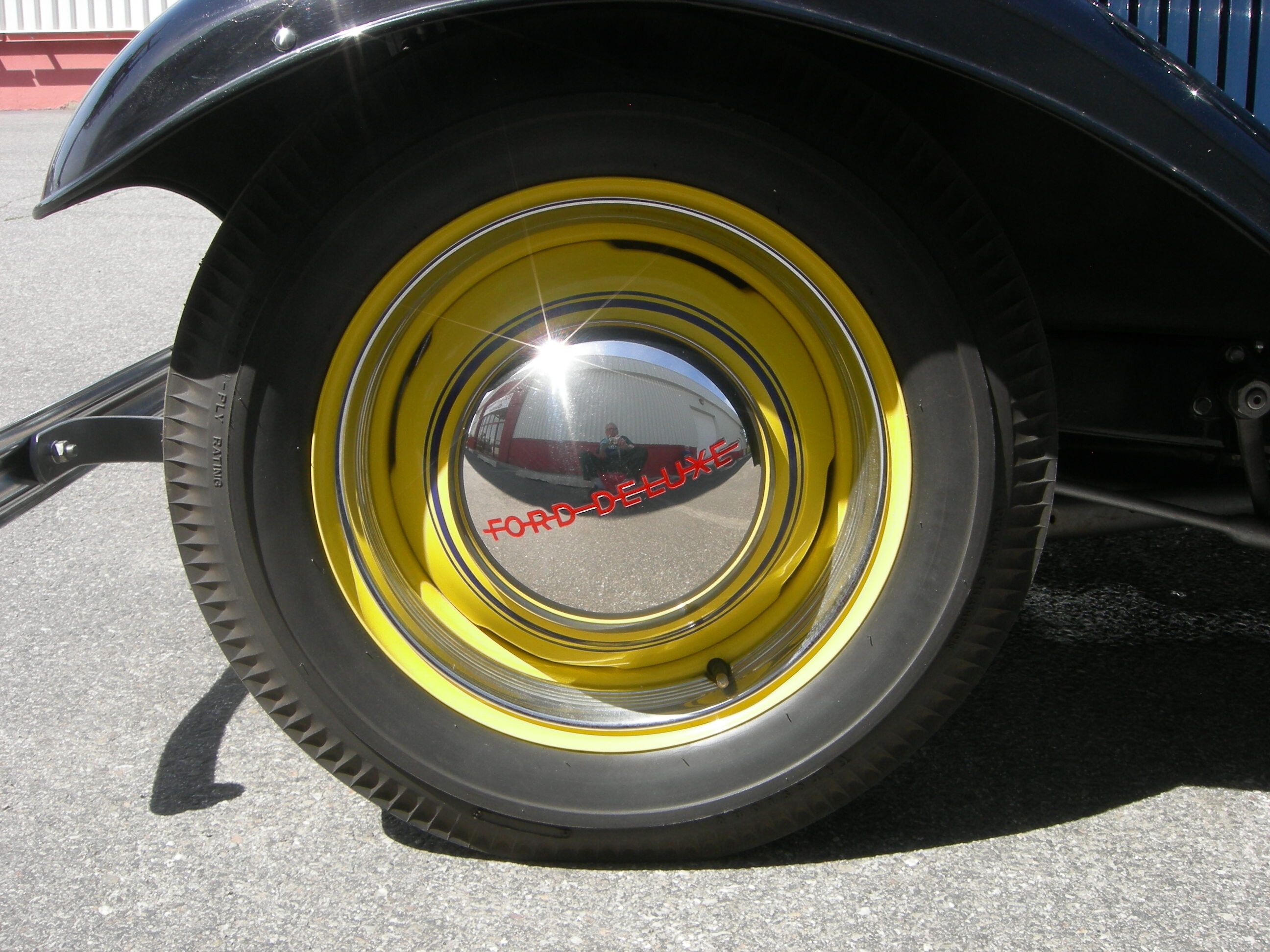 Get that Fifties Hot-Rod Vibe with this 1932 Ford DeLuxe Fordor ...