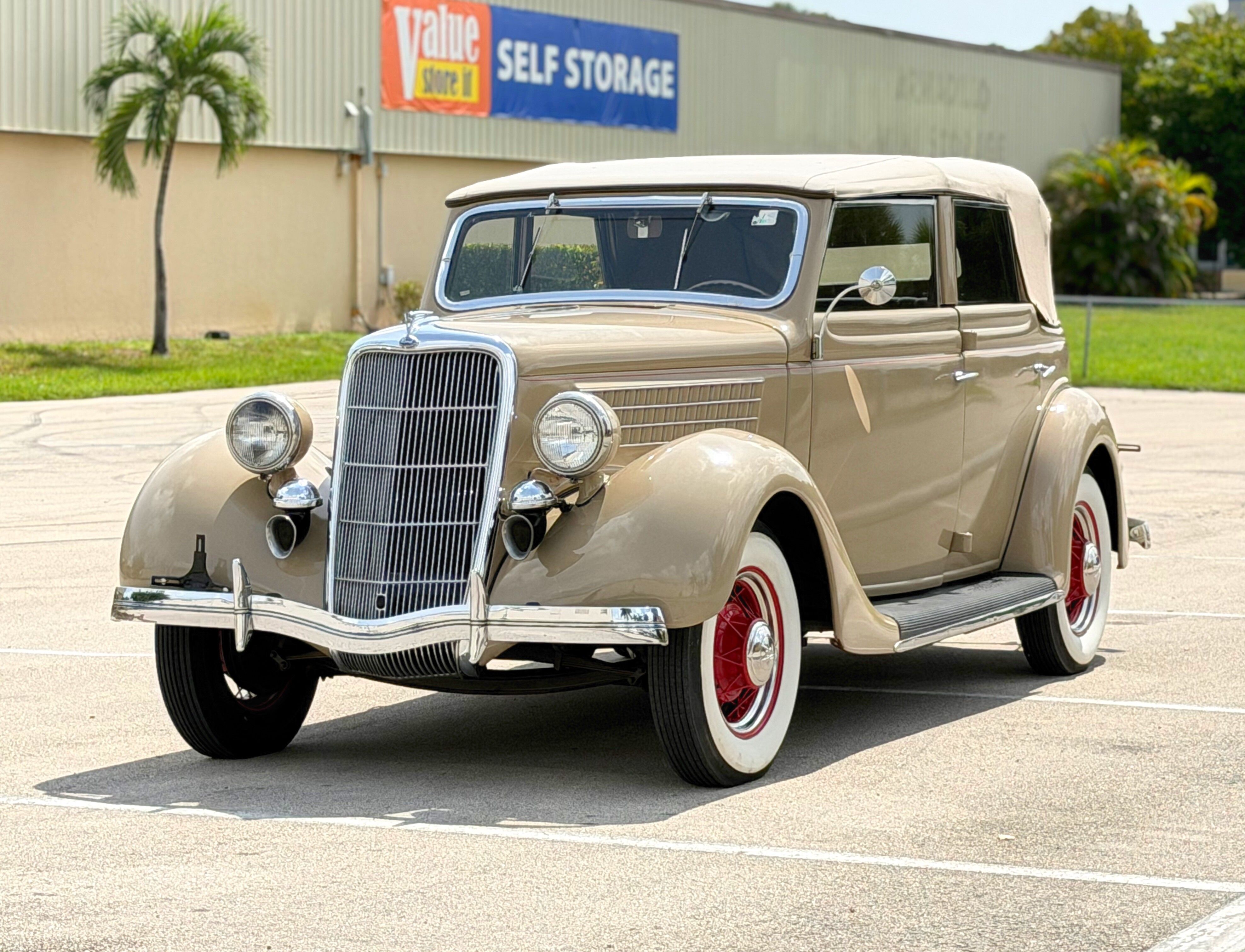 1935 Ford Model 48 Four-Door Deluxe